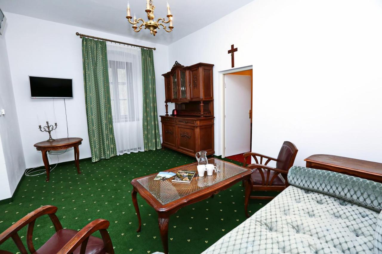 Historicky Putnicky Dom Hotel Marianka ภายนอก รูปภาพ