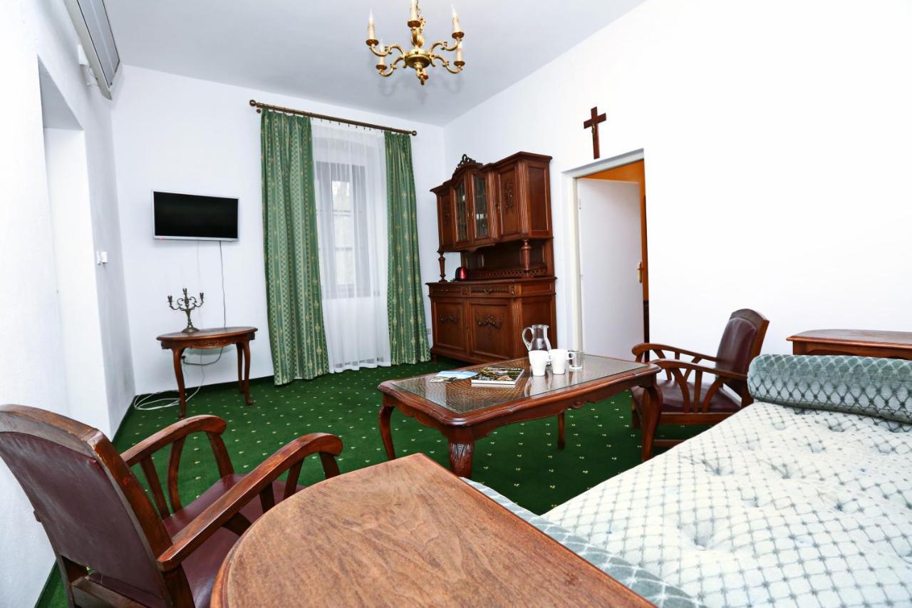 Historicky Putnicky Dom Hotel Marianka ภายนอก รูปภาพ