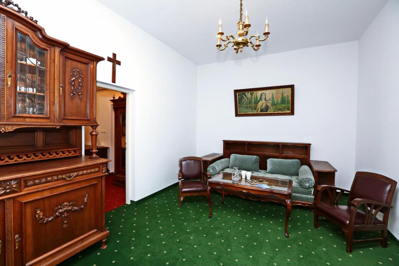Historicky Putnicky Dom Hotel Marianka ภายนอก รูปภาพ