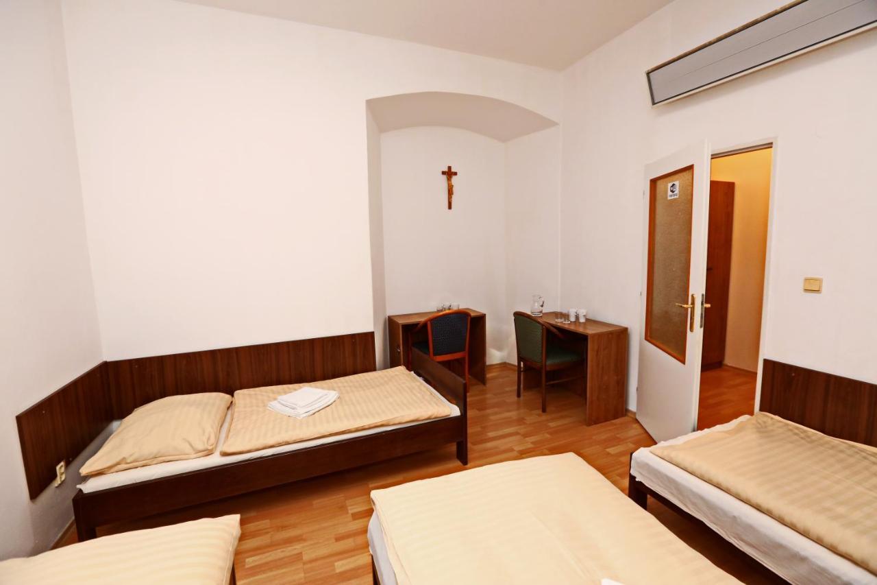 Historicky Putnicky Dom Hotel Marianka ภายนอก รูปภาพ