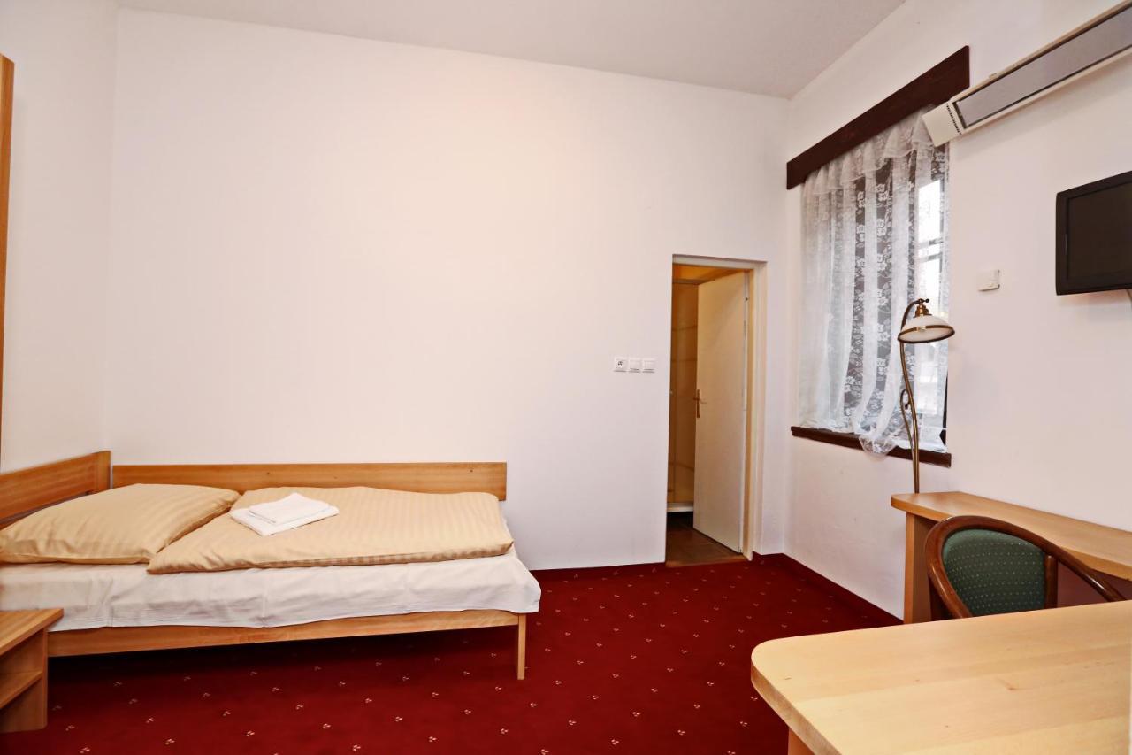 Historicky Putnicky Dom Hotel Marianka ภายนอก รูปภาพ